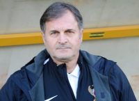 Ένταση στον πάγκο και αποβολή!