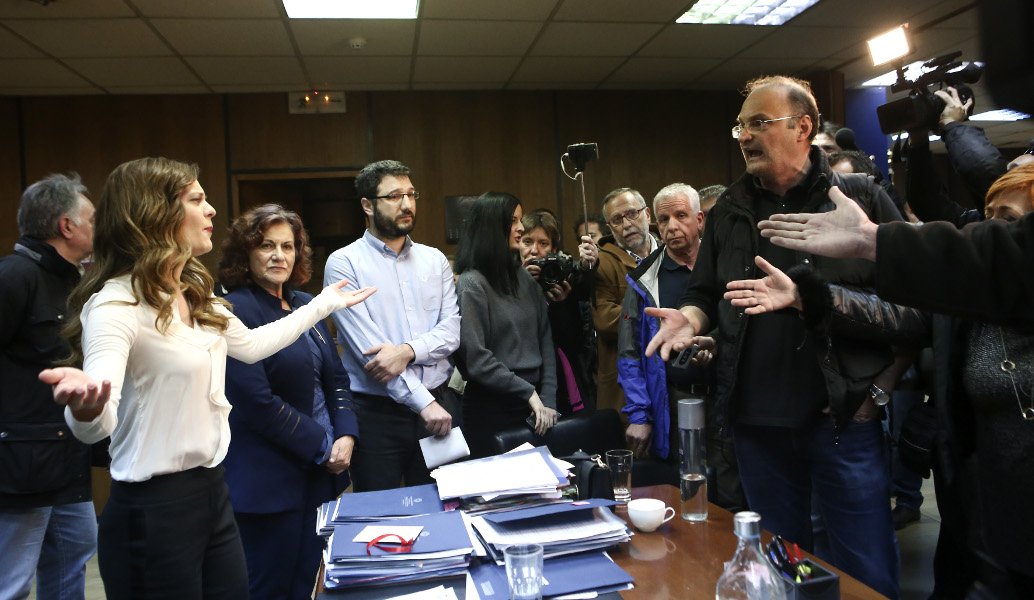 Αντιδράσεις για το πολυνομοσχέδιο: Εισβολή του ΠΑΜΕ στο Υπουργείο Εργασίας (pics & vid)