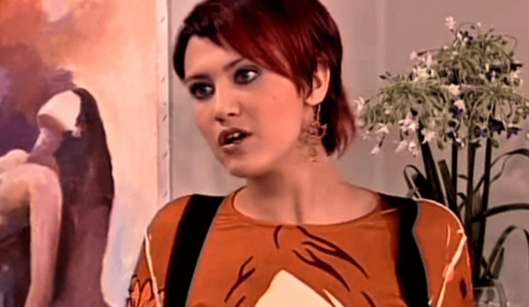 Αγνώριστη: Η “Μαριλένα” από το “Δέκα λεπτά κήρυγμα” έγινε ξανθιά με πολύ κοντό μαλλί [pics]
