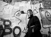 “Ο άνθρωπος που έπεσε στη γη”: Δύο χρόνια χωρίς τον θρυλικό Ντέιβιντ Μπόουι