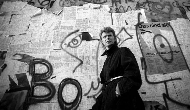 “Ο άνθρωπος που έπεσε στη γη”: Δύο χρόνια χωρίς τον θρυλικό Ντέιβιντ Μπόουι