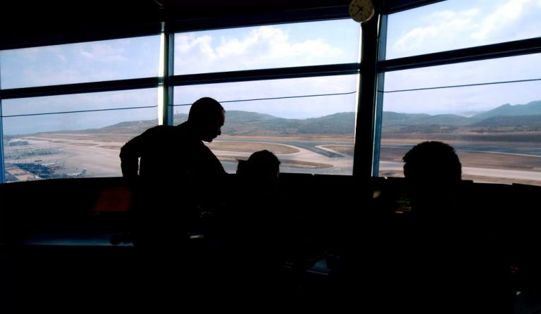 Στάση εργασίας από τους ελεγκτές εναέριας κυκλοφορίας τη Δευτέρα