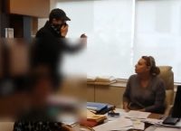 “Ντου” του Ρουβίκωνα σε συμβολαιογραφείο στα Εξάρχεια (vid)