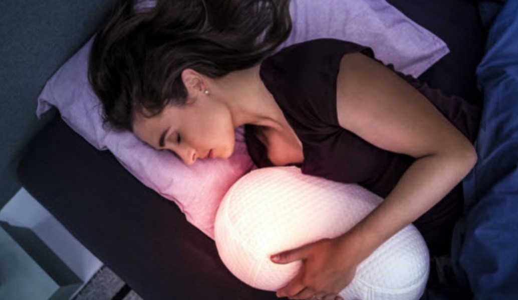 Somnox: Μαξιλάρι που σας βοηθά να αποκοιμηθείτε (vid)