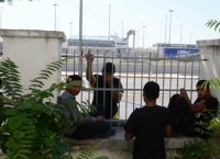 Λιμάνι Πάτρας: Με τείχος και κάμερες “μπλοκάρουν” τους μετανάστες