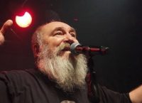 Ασύμβατος κι αδέσποτος…