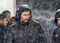 Έξαλλος ο Ουζουνίδης με Ευαγγέλου: ”Γίνεται να παιχτεί μπάλα εδώ;”