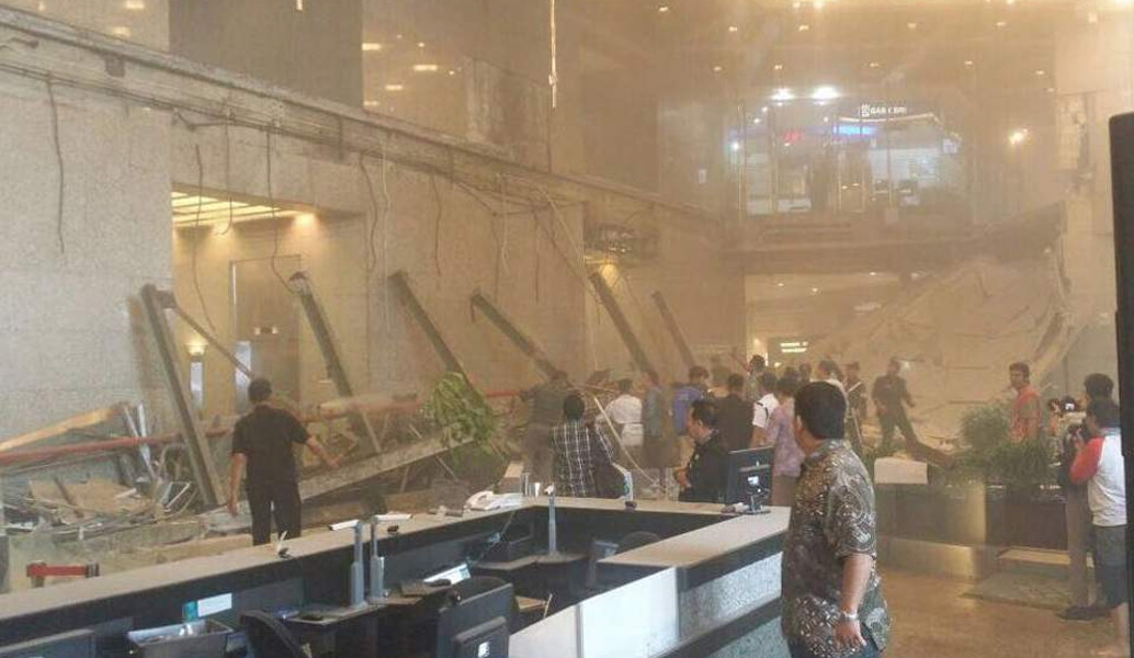 Ινδονησία: Κατέρρευσε όροφος στο Χρηματιστήριο της Τζακάρτα -Τουλάχιστον 12 τραυματίες (pic)