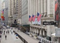 Wall Street: Ράλι 220 μονάδων για τον Dow, “άλμα” 10% για την Intel