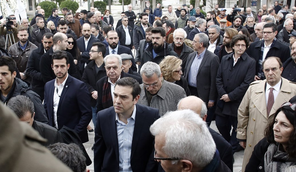 Κηδεία Θοδωρή Μιχόπουλου: Συντετριμμένος ο Αλέξης Τσίπρας