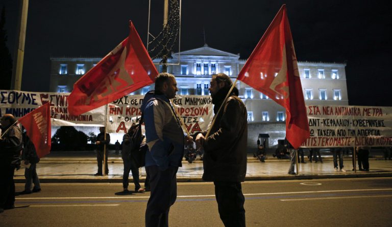 Ολοκληρώθηκε το συλλαλητήριο της ΓΣΕΕ μετά τα χημικά και τις μολότοφ