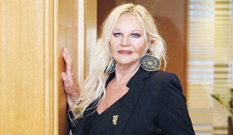 Αποκλειστικό: Αννούλα Βασιλείου: “Η ζωή του Μανώλη Αγγελόπουλου θα γίνει θεατρική παράσταση”