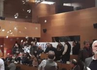 Θεσσαλονίκη: Ντου από βουλευτές και μέλη της Χρυσής Αυγής στο δημοτικό συμβούλιο (vids)