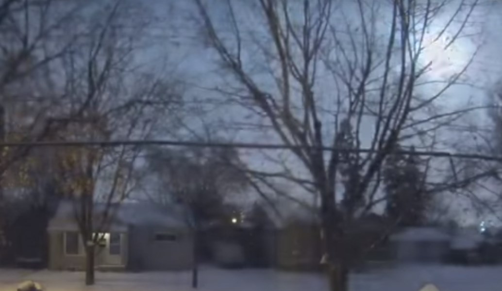 Φλεγόμενος μετεωρίτης πάνω από τις ΗΠΑ (vids)