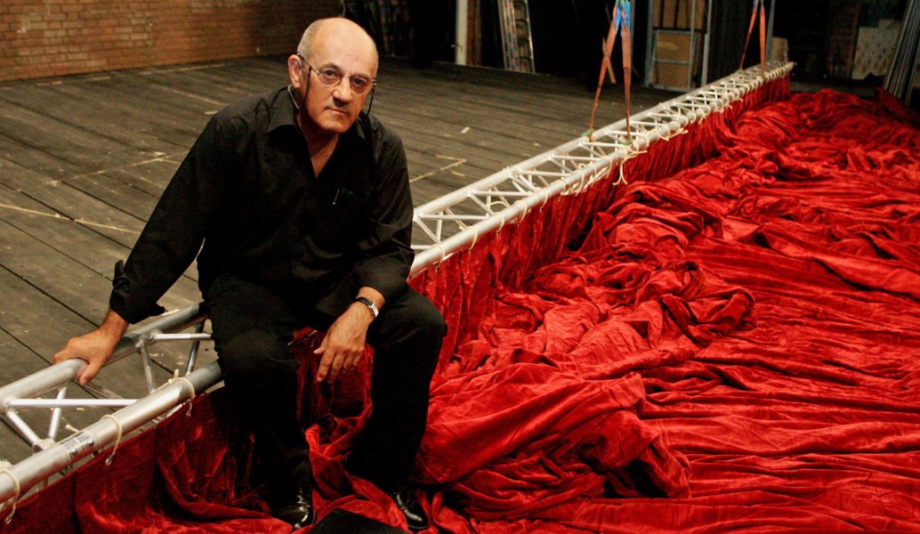 Έκθεση “Στέφανος Λαζαρίδης: Kυνικός ρομαντικός”