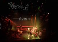 Βρεθήκαμε στην εντυπωσιακή πρεμιέρα του Grease – Ποιοι την παρακολούθησαν και τι φορέθηκε;