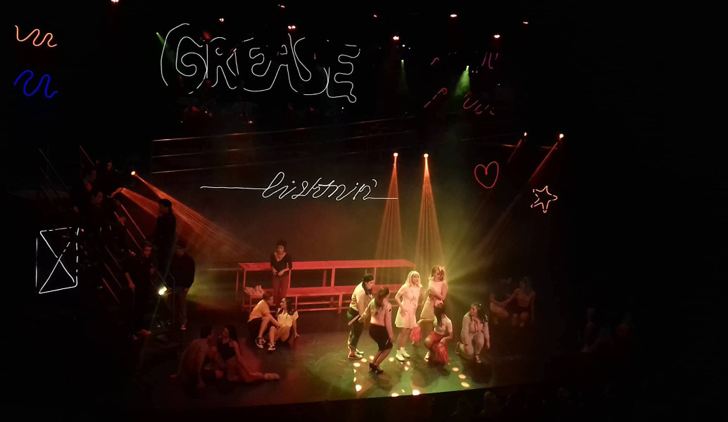 Βρεθήκαμε στην εντυπωσιακή πρεμιέρα του Grease – Ποιοι την παρακολούθησαν και τι φορέθηκε;