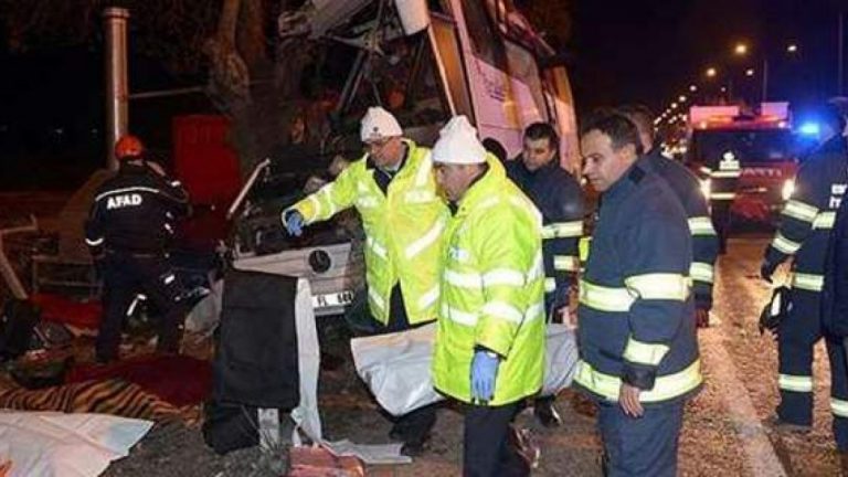 Τροχαίο δυστύχημα: Λεωφορείο έπεσε πάνω σε δέντρα – Υπάρχουν νεκροί