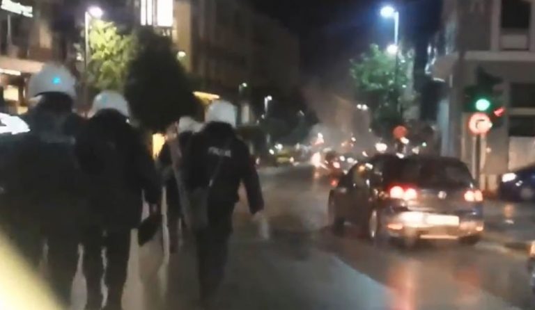 Πάτρα: Μικρής έντασης επεισόδια – Τραυματίστηκε αστυνομικός