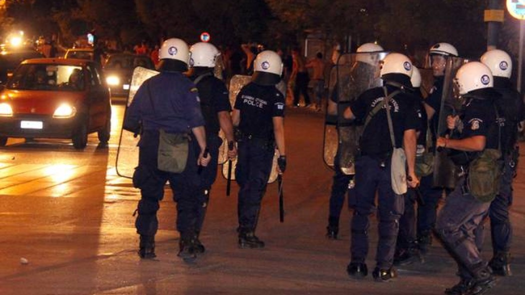 Επεισόδια στην Πάτρα από οπαδούς του Ολυμπιακού (vid)