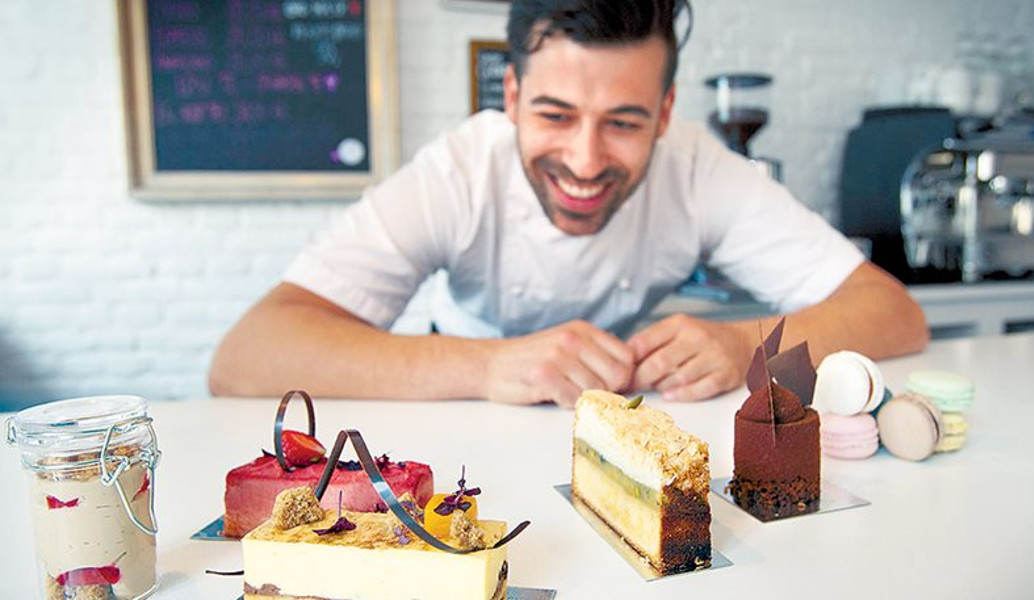 Νικόλας Στράγκας: Ο Έλληνας ζαχαροπλάστης που διαπρέπει στη Δανία