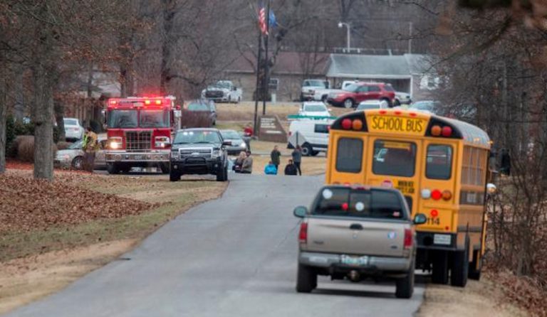 ΗΠΑ: Δύο νεκροί και 17 τραυματίες από πυρά 15χρονου σε σχολείο στο Κεντάκι