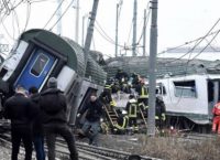 (UPD) Εκτροχιασμός τρένου στο Μιλάνο – Τουλάχιστον 4 νεκροί (pics – vid)