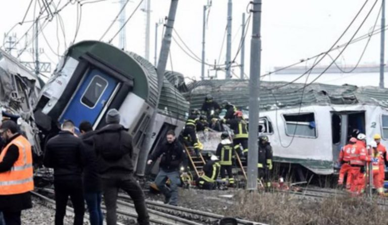 (UPD) Εκτροχιασμός τρένου στο Μιλάνο – Τουλάχιστον 4 νεκροί (pics – vid)