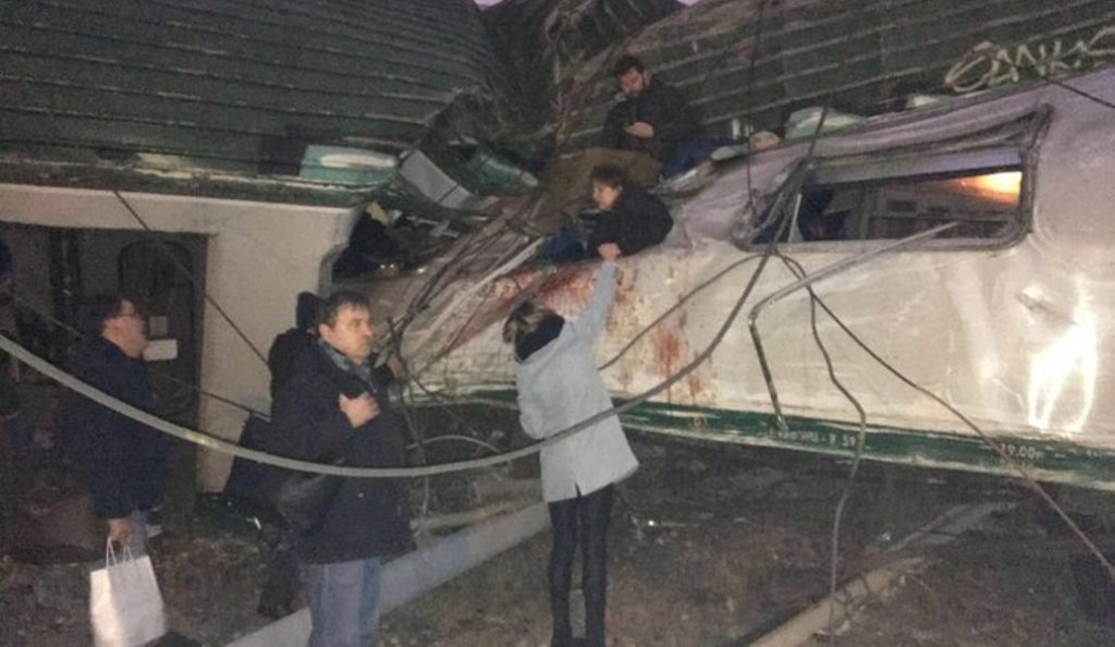 Εκτροχιασμός τρένου στο Μιλάνο: Πέντε νεκροί και 100 τραυματίες