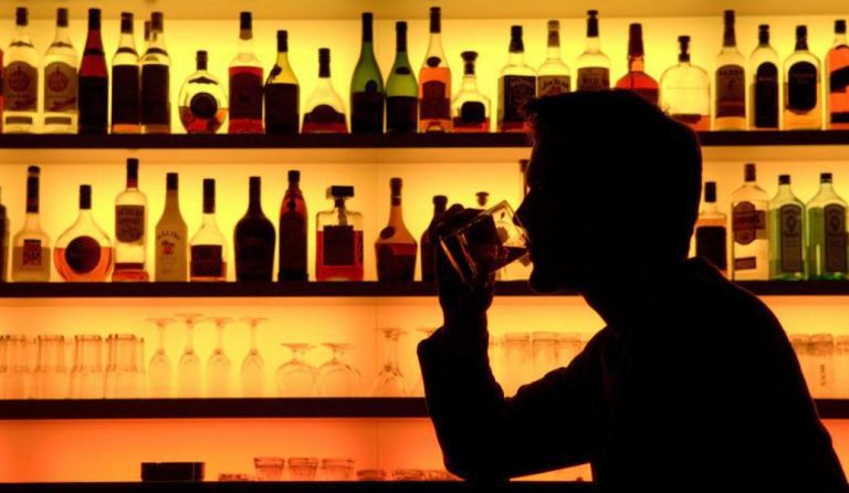 Κολωνάκι: Stop στη μουσική στα μπαρ μετά τα μεσάνυχτα