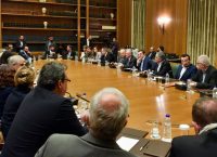 Σκοπιανό: “Μίνι” υπουργικό συμβούλιο, ενημερώσεις και πολιτικές αντιδράσεις