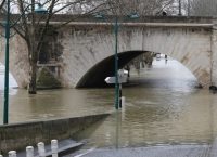 Γαλλία: Εκατοντάδες άνθρωποι εγκατέλειψαν τα σπίτια τους λόγω της ανόδου της στάθμης του Σηκουάνα