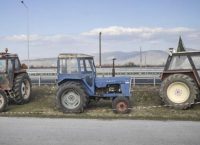 Φλώρινα: Παρέταξαν τρακτέρ στον κόμβο Αντιγόνου