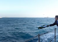 Ίμια: Η στιγμή που ο Πάνος Καμμένος καταθέτει στεφάνι (vid)