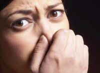 Οι 3 τροφές που κάνουν το σώμα μας να μυρίζει άσχημα