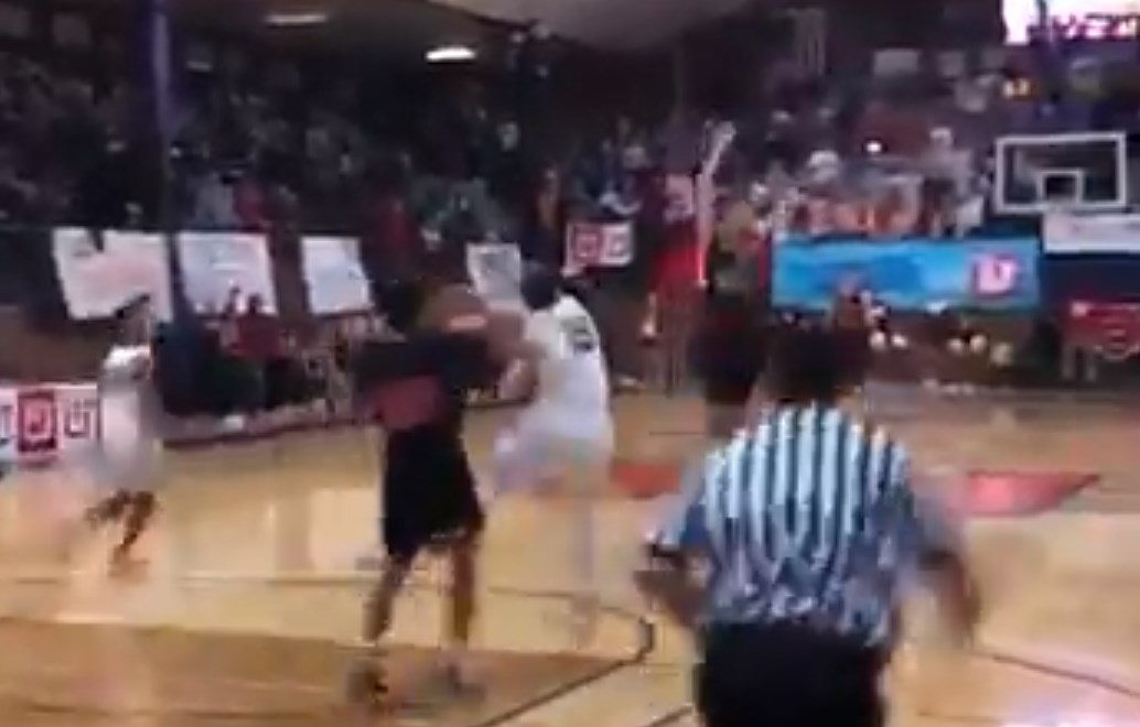 ΗΠΑ: Απίθανο buzzer beater από 15χρονο (vid)
