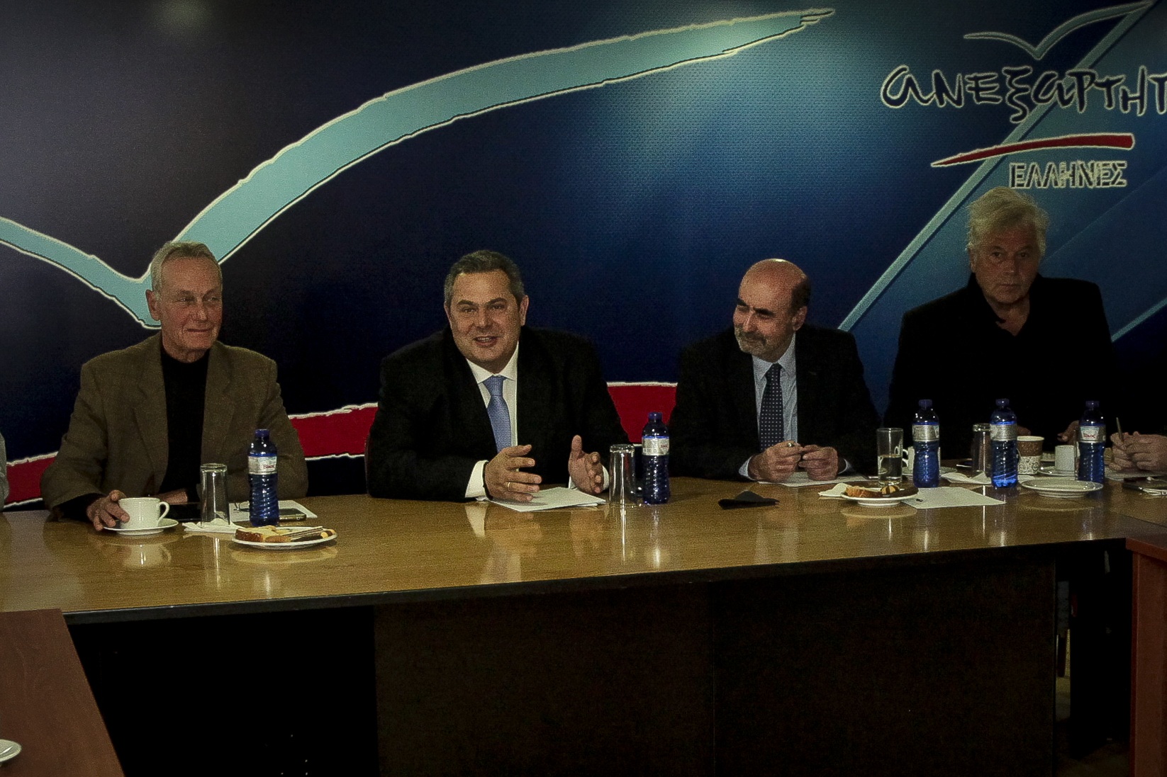 ΑΝΕΛ: Καταδικάζουν την επίθεση στο σπίτι του Μίκη Θεοδωράκη
