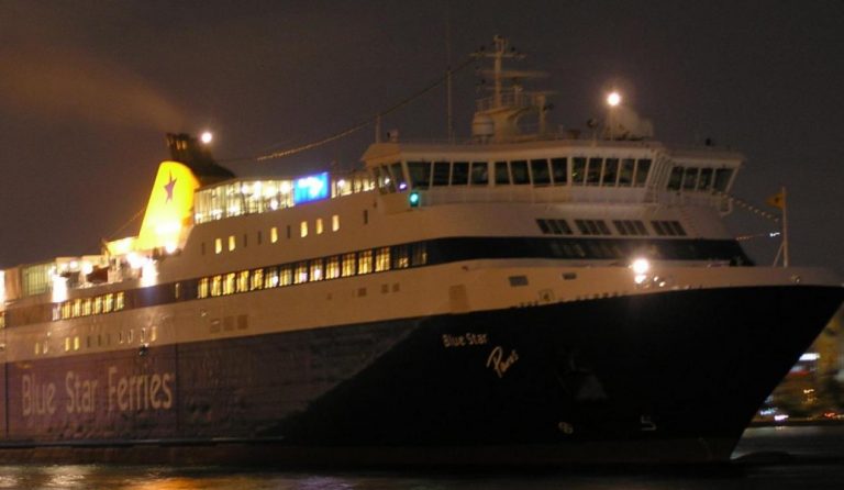 Σύρος: Πτώση επιβάτη στη θάλασσα από το Blue Star Νaxos