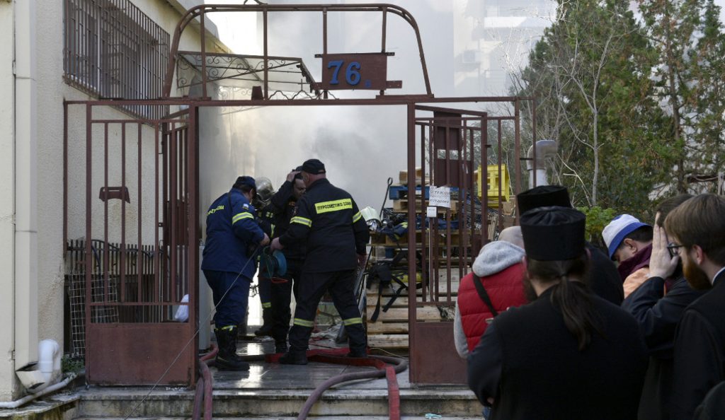 Νίκαια: Πυρκαγιά στο Πνευματικό Κέντρο (pics)