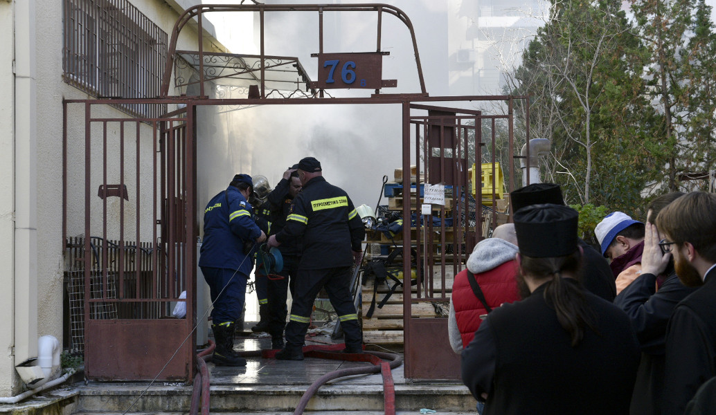 Νίκαια: Πυρκαγιά στο Πνευματικό Κέντρο (pics)