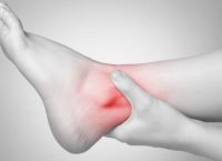 Κράμπες στα πόδια: Ποιες οι αιτίες – Πρόληψη και αντιμετώπιση