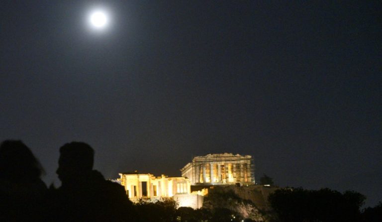 Το μεγαλύτερο φεγγάρι των τελευταίων 150 χρόνων στον αττικό ουρανό (pics)