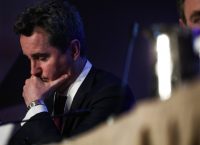 Ντέκλαν Κοστέλο: Eποπτεία και μεταρρυθμίσεις για μια 10ετια στην Ελλάδα