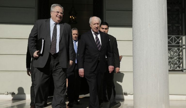 Πυρετώδεις διεργασίες για το Σκοπιανό σε Αθήνα και ΠΓΔΜ