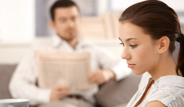 Συμπεριφορές που πρέπει να αποφύγεις, αν θέλεις να σε δει για σχέση