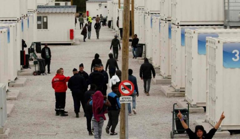 Γαλλία: Βίαιες συμπλοκές μεταξύ μεταναστών στο Καλαί
