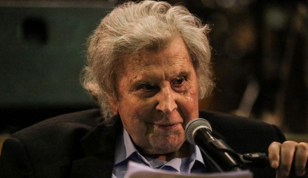 Μίκης Θεοδωράκης για τον βανδαλισμό στο σπίτι του: Θα καταλήξουν στον σκουπιδοτενεκέ της ιστορίας
