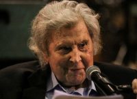 Μίκης Θεοδωράκης: “Η κυβέρνηση δεν εκπροσωπεί τον λαό”