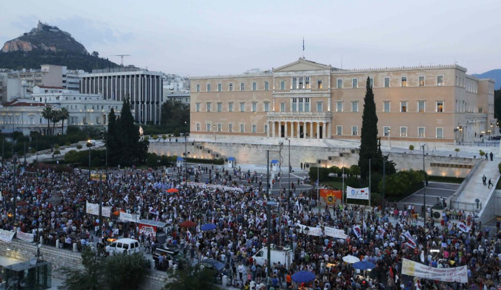 Live από το Σύνταγμα – Χιλιάδες καταφθάνουν για το συλλαλητήριο για τη Μακεδονία (pics & vid)