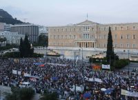 Live από το Σύνταγμα – Χιλιάδες καταφθάνουν για το συλλαλητήριο για τη Μακεδονία (pics & vid)